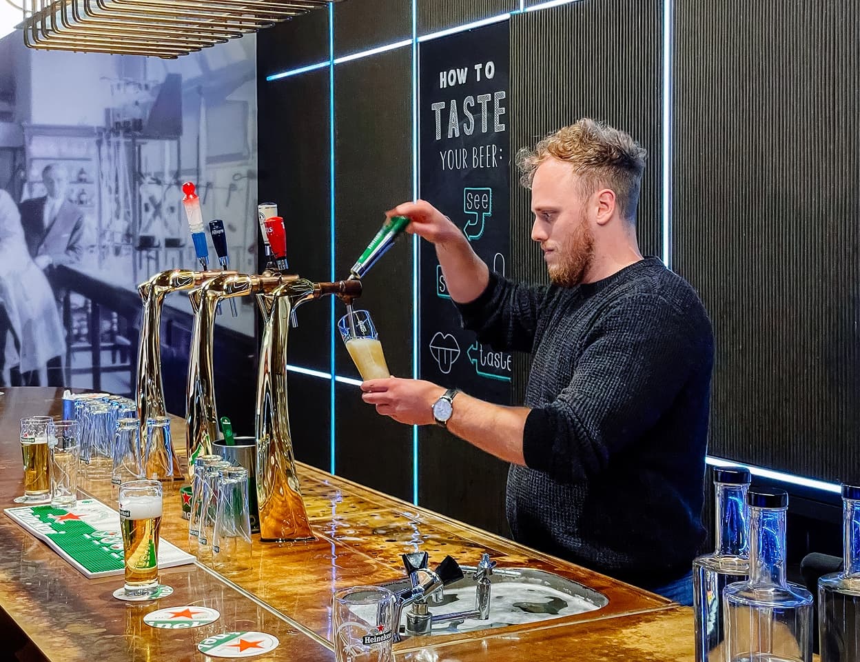 A bartender pouring the perfect Heineken at the Star Quality training bar.